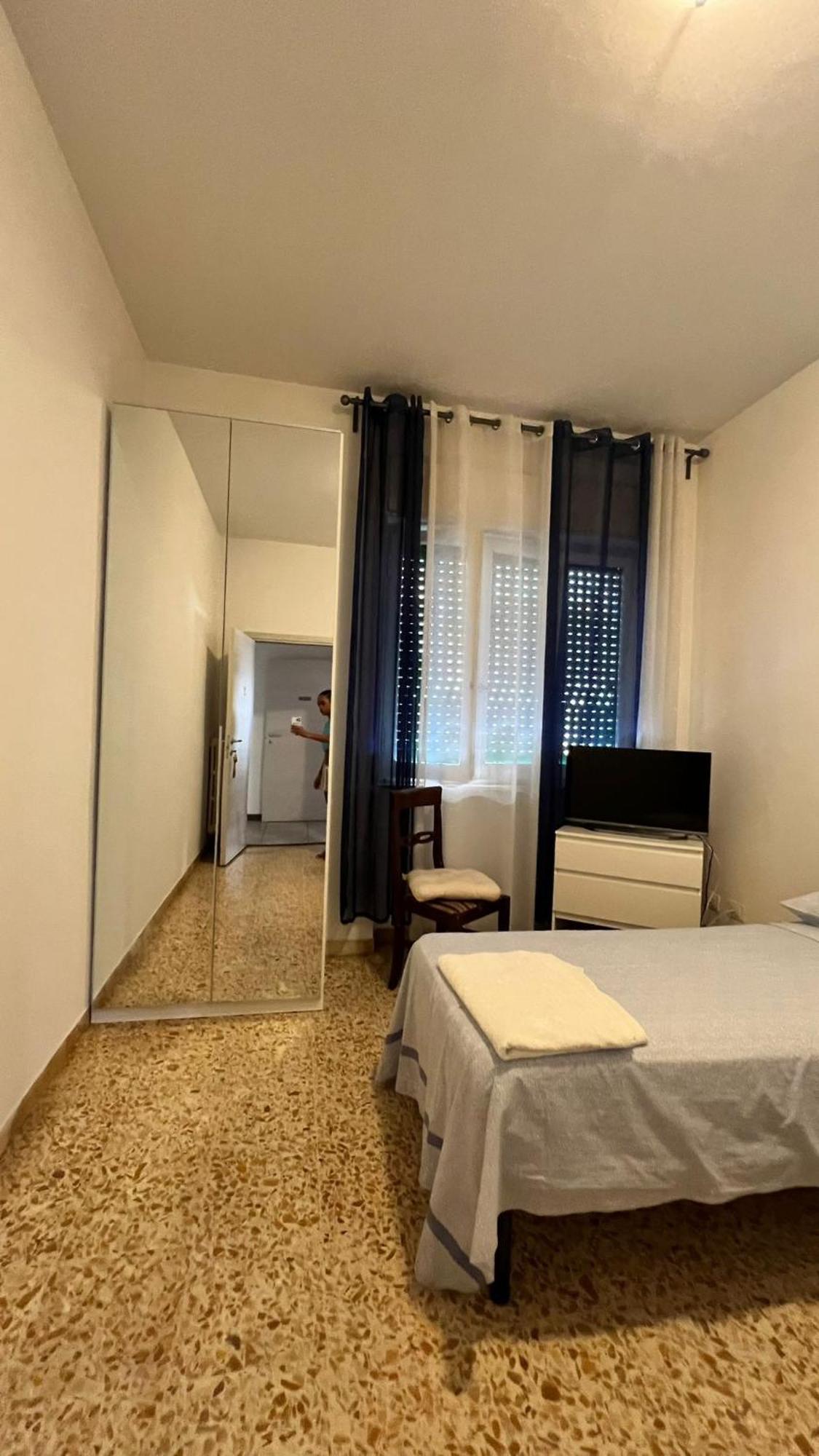 Jr-Escanio Ancona Bagian luar foto